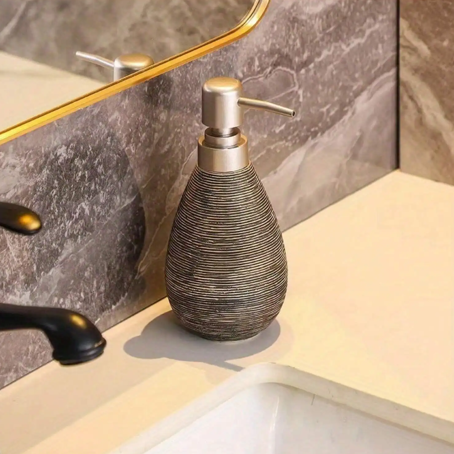 Retro Ceramic Push Soap Dispenser – Stylish Pump Bottle for Bathroom, Kitchen & Toilet