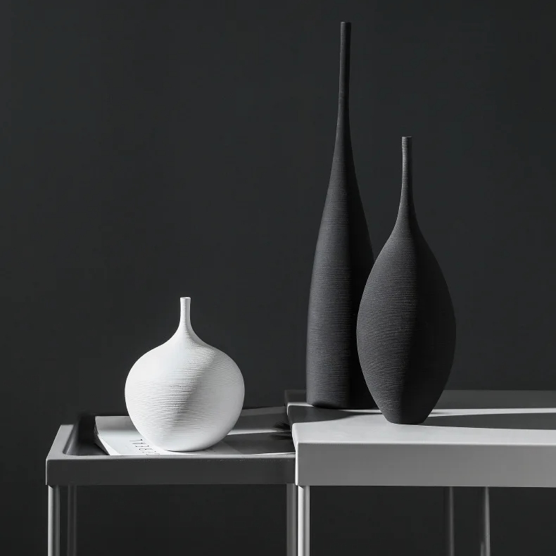 Minimalist Handmade Zen Ceramic Vase – Black & White Art Decor