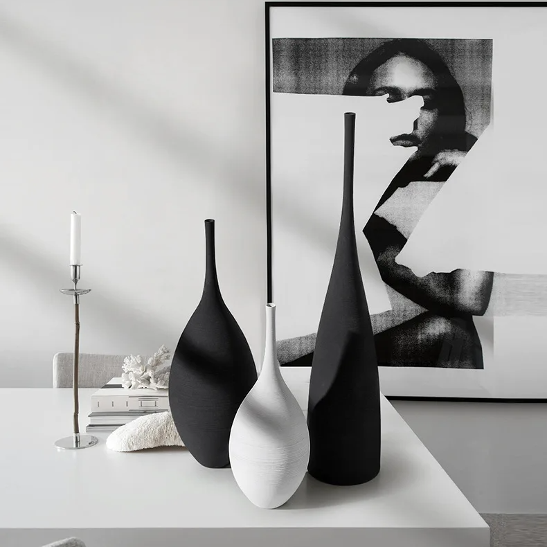 Minimalist Handmade Zen Ceramic Vase – Black & White Art Decor