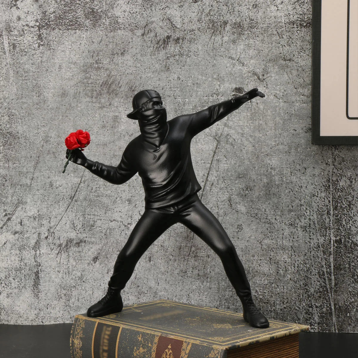 1 Pc Resin Banksy Flower Thrower Statue – Desk Decor Figurine