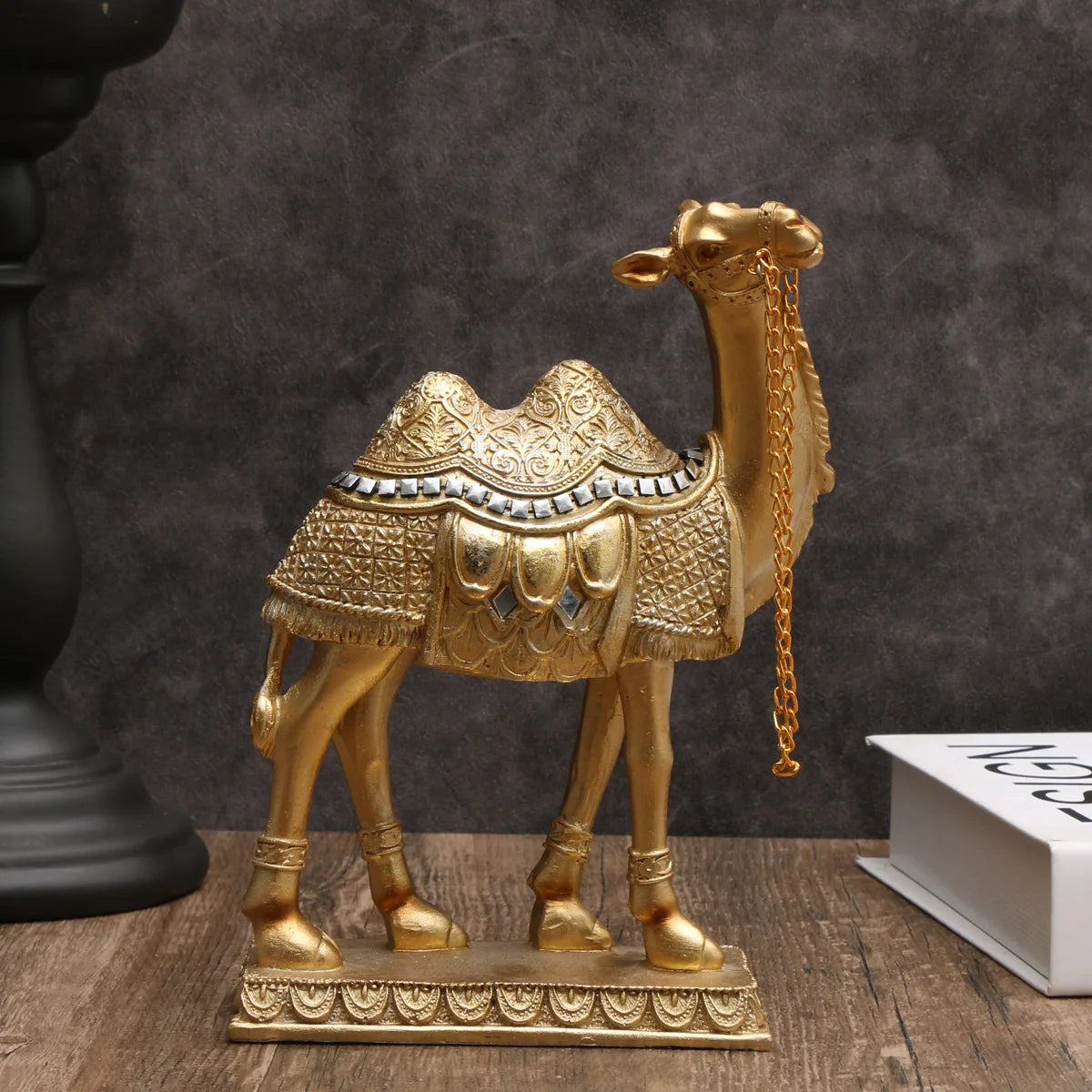 Classic Light Luxury Camel Statue – Elegant Indoor Decor for Holidays