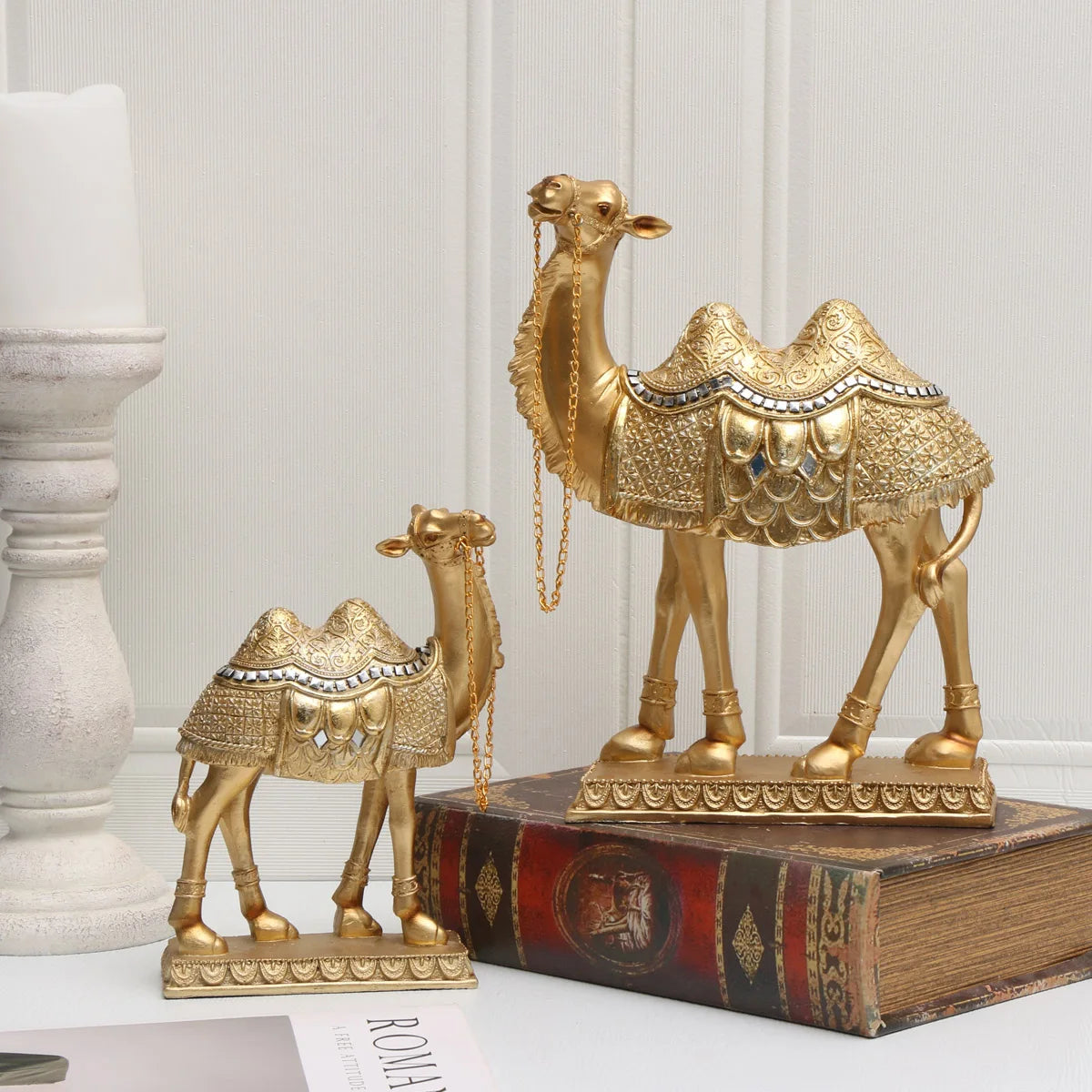 Classic Light Luxury Camel Statue – Elegant Indoor Decor for Holidays