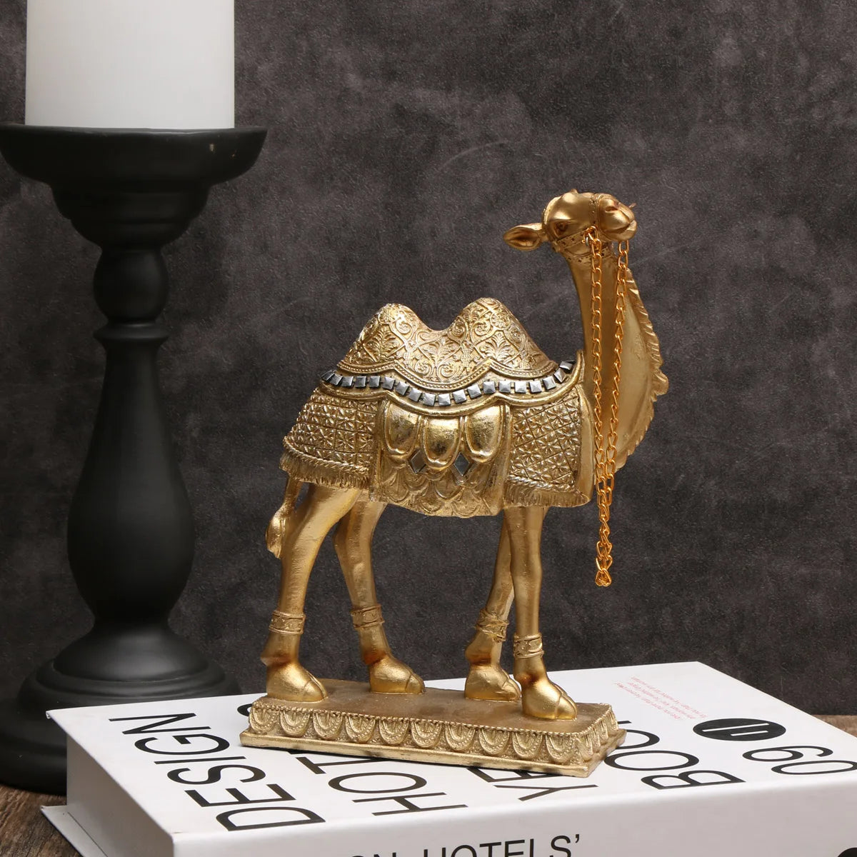 Classic Light Luxury Camel Statue – Elegant Indoor Decor for Holidays