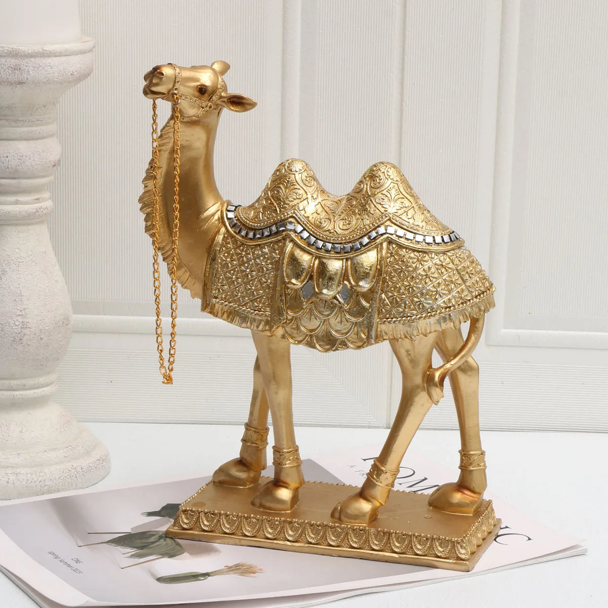 Classic Light Luxury Camel Statue – Elegant Indoor Decor for Holidays
